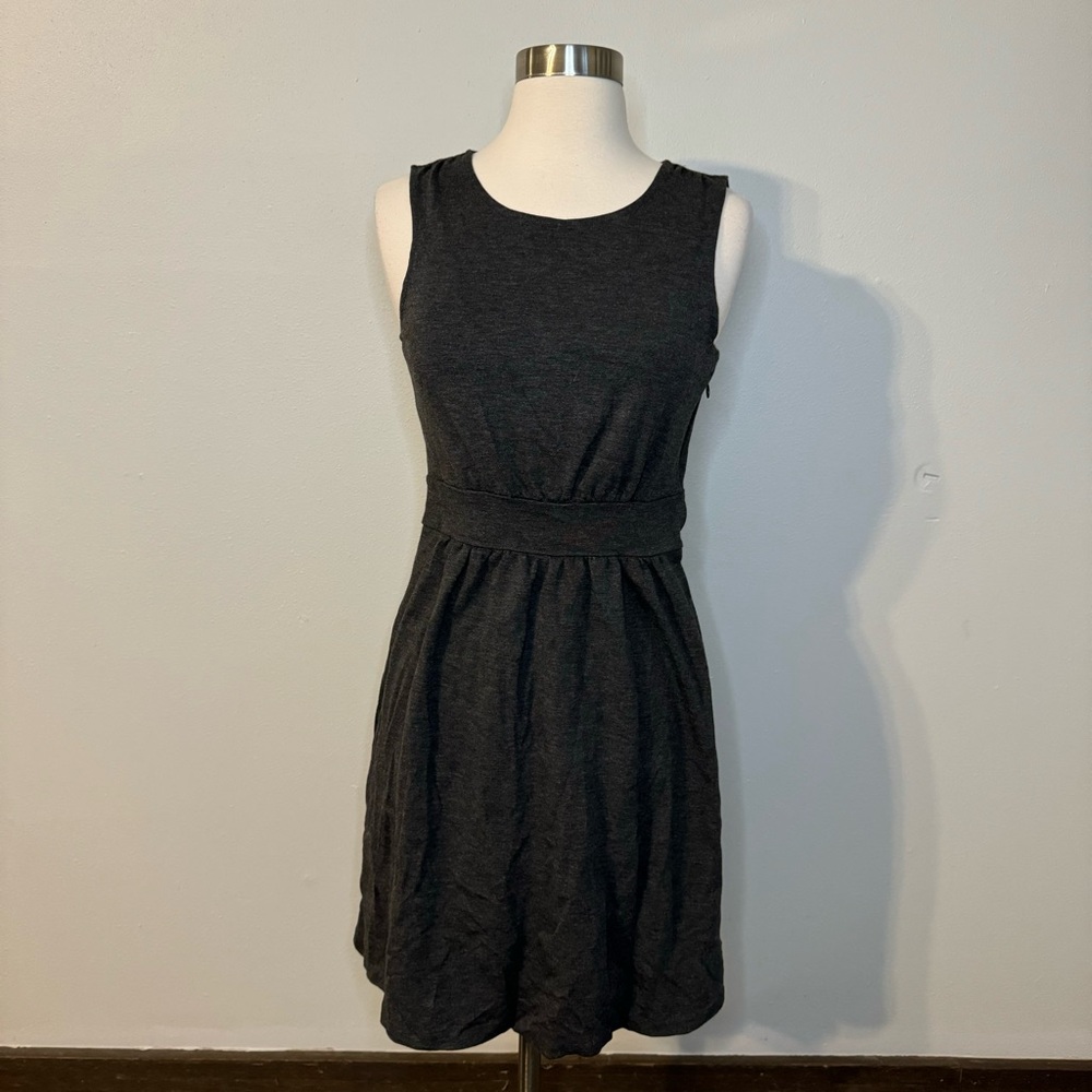 Banana Republic Sheath Dress Size 2
Charcoal gray career
